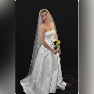 WEDDING VEIL WITH BEADED EDGING AND RHINESTONES NWT SPARKLY FLOOR LENGTH